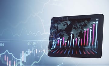 バックキャスティングとは? フォアキャスティングの違いや事例などを解説