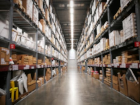 在庫を抱えることによるリスクとは？企業に与えうる影響を解説