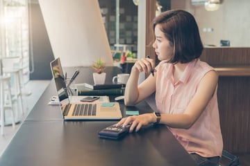 請求書の発行日と発行のタイミングについての方針