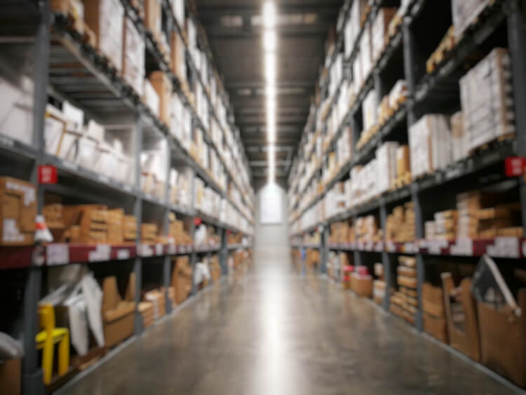 在庫を抱えることによるリスクとは？企業に与えうる影響を解説